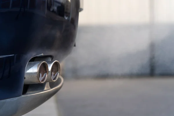 Rook Uit Uitlaat Van Een Auto Met Een Benzinemotor — Stockfoto