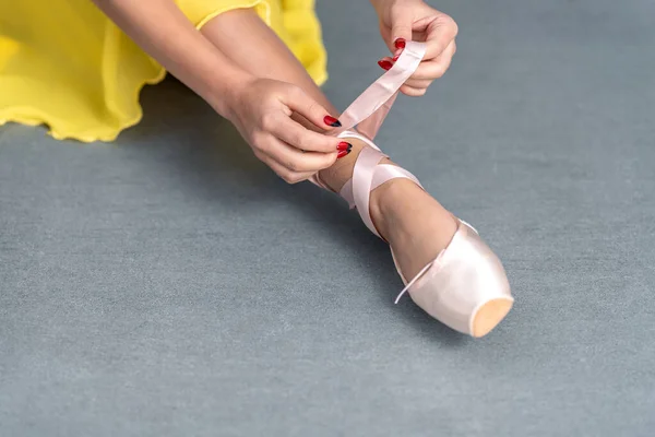 Balettskor Ballerinas Fötter Högkvalitativt Foto — Stockfoto