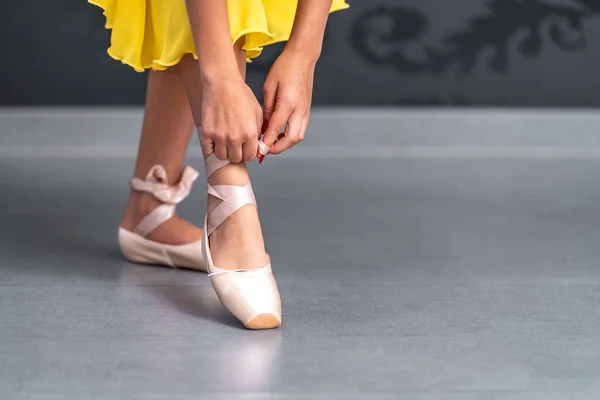 Balettskor Ballerinas Fötter Högkvalitativt Foto — Stockfoto