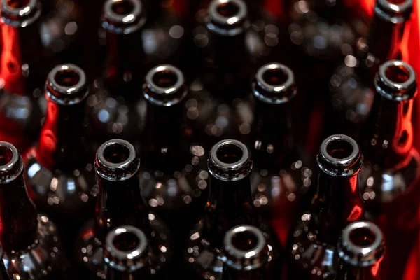 Άδεια Μπουκάλια Μπύρας Στο Ζυθοποιείο Υψηλής Ποιότητας Φωτογραφία — Φωτογραφία Αρχείου