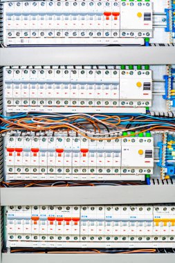 Elektrik dağıtım sistemi sigortalı ve aşırı voltaj korumalı. Yüksek kalite fotoğraf