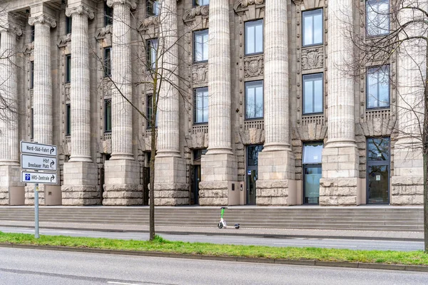 Colonia Alemania Marzo 2023 Edificio Administrativo Histórico Con Scooter Eléctrico — Foto de Stock