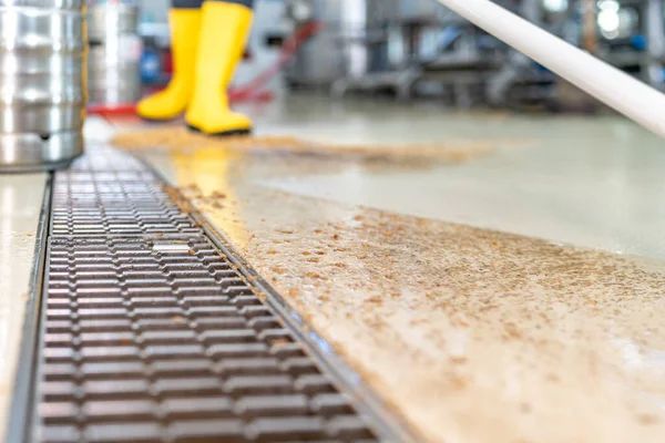 clean the floors with water in the brewery.