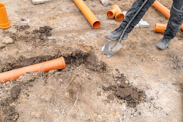 Yerdeki plastik atık kanalizasyon borusu. Yüksek kalite fotoğraf