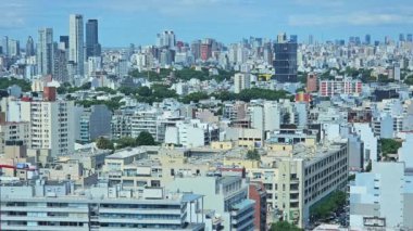 Buenos Aires, Arjantin, şehrin manzarası bir gökdelenin çatısından.