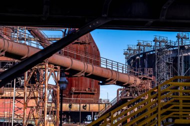 Paslı endüstriyel boru hattı, Zollverein kömür madenleri endüstriyel kompleksi, Essen şehrindeki büyük bir sanayi bölgesi, Kuzey Ren Westphalia, Almanya