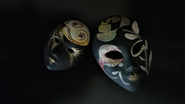 Piękne Kolorowe Maski Karnawałowe Czarnym Tle — Zdjęcie stockowe