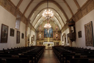 Deniz Tarlası Carmel, Kaliforniya - 16 Ekim 2022 San Carlos Borromeo Del Rio Carmelo Bazilikası, nam-ı diğer Carmel Görev Bazilikası