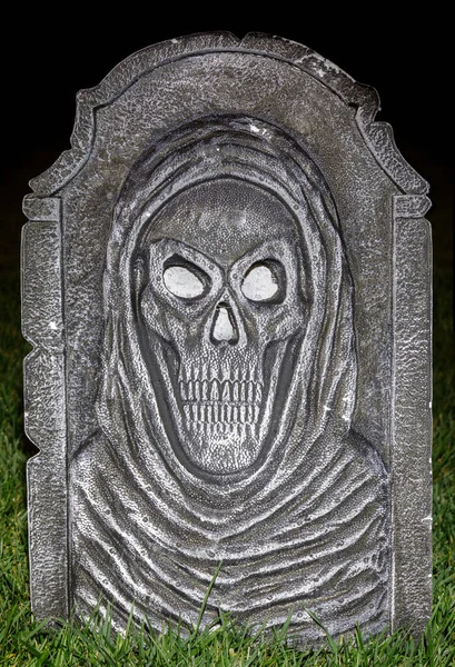 Halloween Huvud Skelett Tombstone Dekorera Yard Natten — Stockfoto