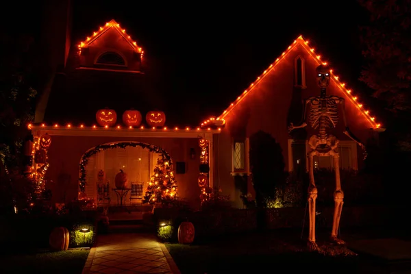Απόκριες Jack Φανάρια Και Σκελετός Διακόσμηση Σπίτι Στην Καλιφόρνια — Φωτογραφία Αρχείου
