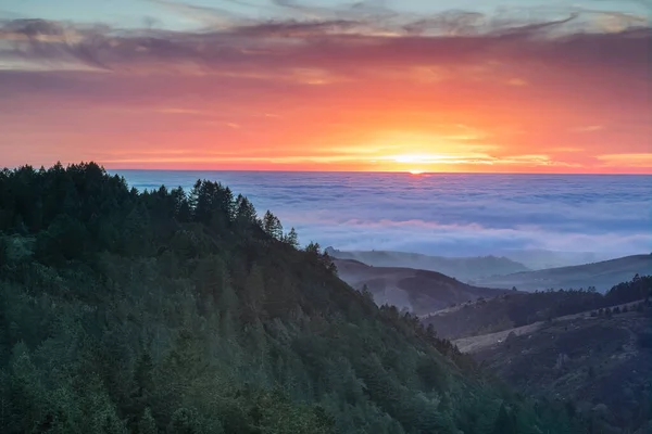 Δραματικό Ηλιοβασίλεμα Πάνω Από Βουνά Santa Cruz Και Τον Ειρηνικό — Φωτογραφία Αρχείου