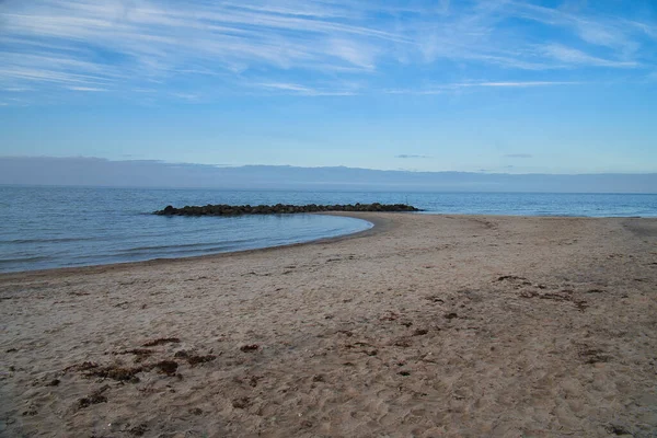 Spiaggia Sabbia Sulla Costa Della Danimarca Groyne Pietra Nella Baia — Foto Stock