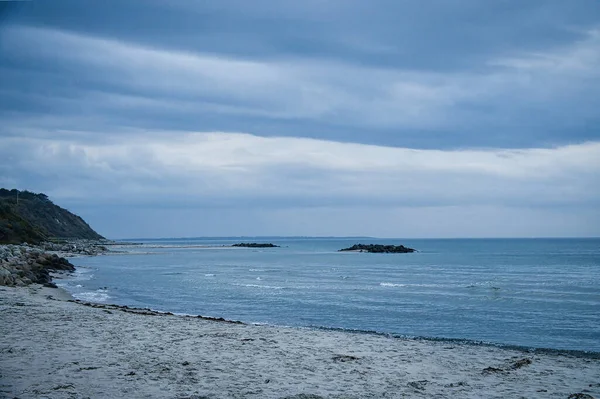 Denize Bakan Bir Yamaçta Danimarka Baltık Denizi Kıyısı Çimenli Çayır — Stok fotoğraf