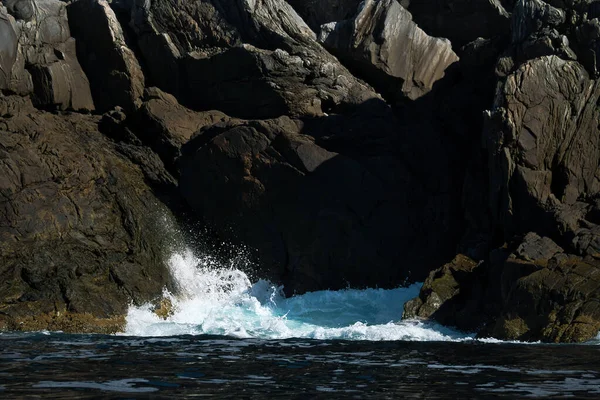 Norway Fjordu Sprej Kameny Voda Stříká Kameny Pobřežní Krajina Skandinávii — Stock fotografie