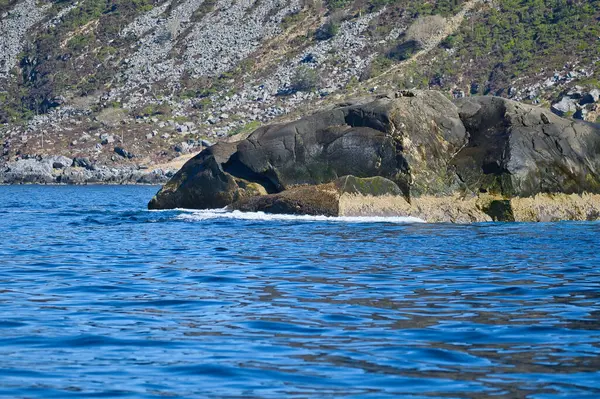 Norwegen Fjord Gischt Auf Felsen Wasser Spritzt Auf Die Steine — Stockfoto