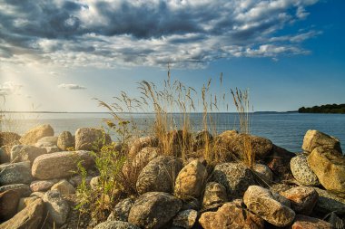 İsveç 'teki Vattern Gölü' ndeki en büyük ikinci göl. Etkileyici derecede büyük ve bakmak için güzel.