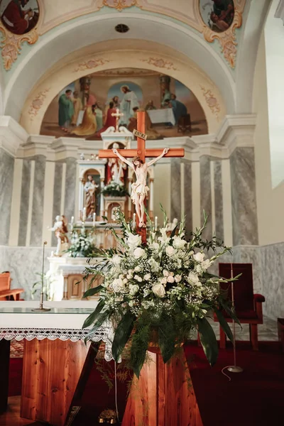 Красивая Древняя Церковь Украшенная День Свадьбы — стоковое фото