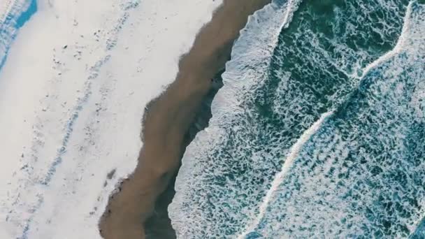 Drone Onde Che Rotolano Verso Spiaggia Onde Della Spiaggia Lofoten — Video Stock
