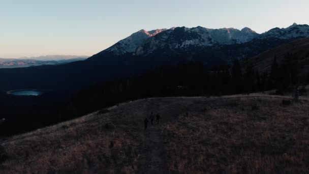 Men Running Hill Areal Shot Durmitor National Park Drone Shot — Stock Video