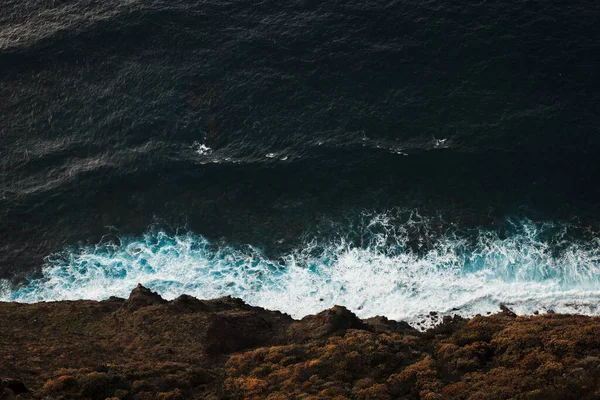 Итак Лоурено Вид Беспилотника Пейзаж Скалу Возвышающуюся Над Океаном Можно — стоковое фото