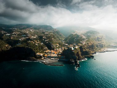 Ponta do Sol, Madeira Adasının güneybatısında bulunan Madeira adasına bağlı bir belediyedir.