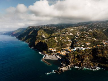 Ponta do Sol, Madeira Adasının güneybatısında bulunan Madeira adasına bağlı bir belediyedir.