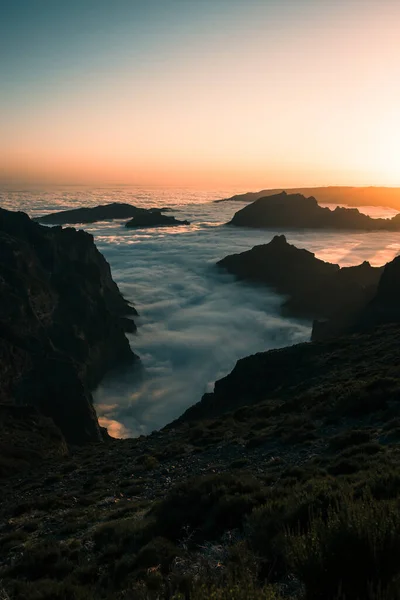 Pico Arieiro Madeira Adası Nın Üçüncü Yüksek Tepesidir Bulutlarla Örtülü — Stok fotoğraf