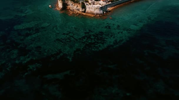 Ένα Πραγματικό Πλάνο Πάνω Από Την Ακτή Budva Adriatic Παλιά — Αρχείο Βίντεο