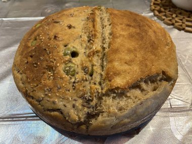 Susamlı ev yapımı ekmek.