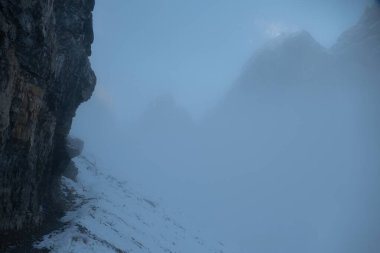 Dolomiti di brenta 'da kış mevsiminin başında yürüyüş