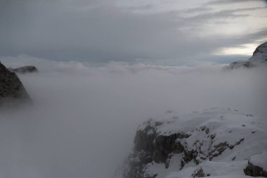 Dolomiti di brenta 'da kış mevsiminin başında yürüyüş