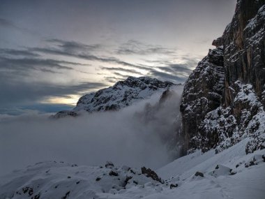 Dolomiti di brenta 'da kış mevsiminin başında yürüyüş