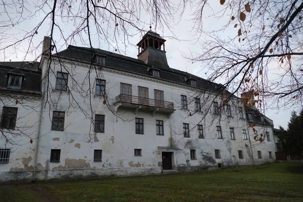 Старинный Исторический Моравский Силезский Замок Садом — стоковое фото
