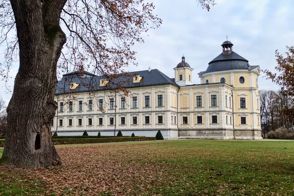 Antiguo Castillo Moravo Silesiano Histórico Con Jardín — Foto de Stock