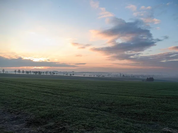 Туманное Утро Чешском Сельском Пейзаже Осенью — стоковое фото