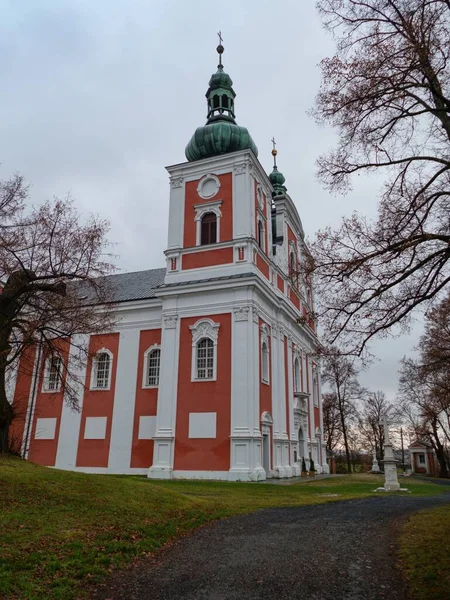 Bela Igreja Cristã Checa Histórica Campo — Fotografia de Stock
