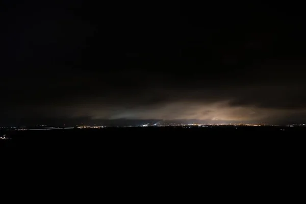 Tmavá Krajina Městem Vzdálenosti Noci — Stock fotografie