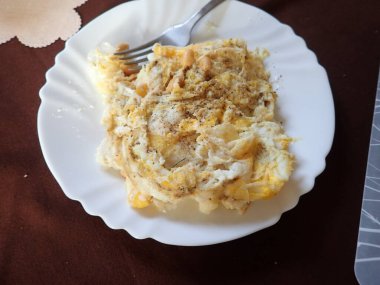 detai lof scrambled eggs on a plate for breakfast