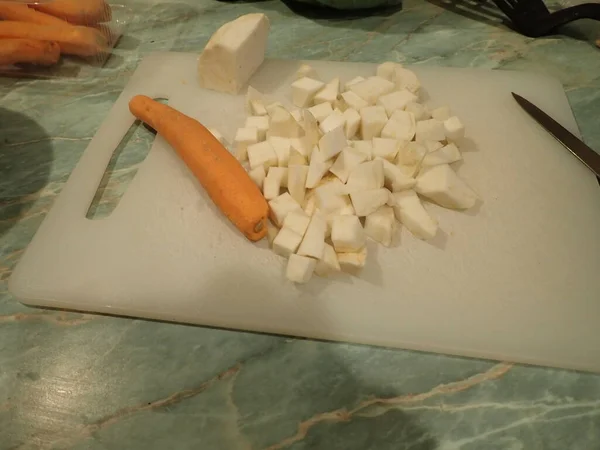 Cookong Από Μια Σπιτική Σούπα Λαχανικών Κατσαρόλα Στην Κουζίνα — Φωτογραφία Αρχείου