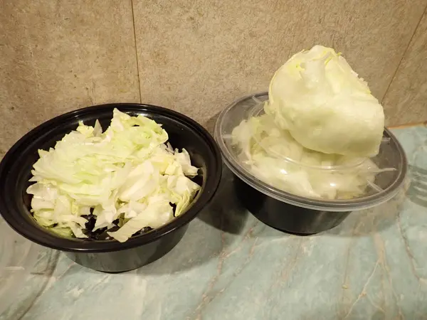 Domácí Příprava Čerstvého Zeleninového Salátu Kuchyni — Stock fotografie