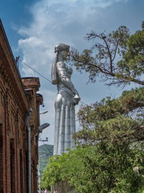 Karlis deda anne Georgia heykeli Tiflis şehrinde