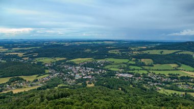 Güzel Czech dağları yaz tatilinde azgın bir şekilde boşalır.