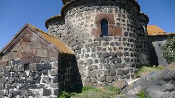 アルメニアの美しい古い歴史的な修道院 — ストック動画