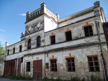 Güney Moravya Czech Cumhuriyeti 'nde terk edilmiş eski bir şato.