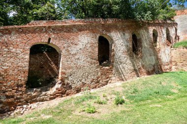 Güney Moravya Czech Cumhuriyeti 'nde terk edilmiş eski bir şato.