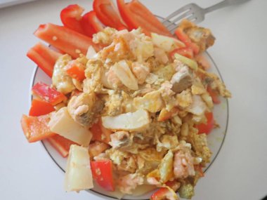 Sebzeli taze ev yapımı salata. 