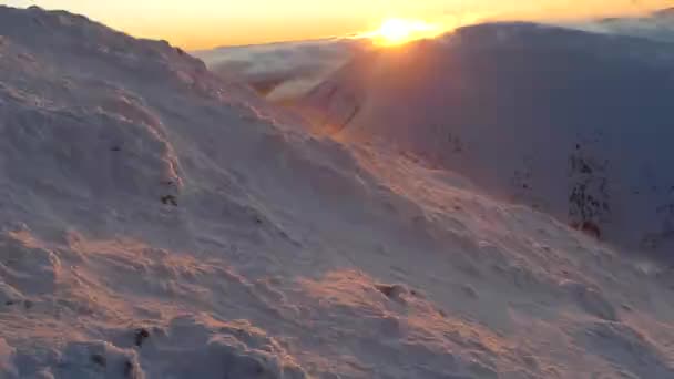 Pogoda Wietrzna Śnieżnych Górach — Wideo stockowe
