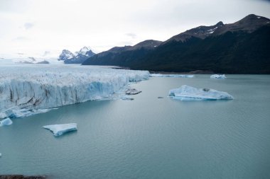 Güney Amerika 'daki Patagonya' daki buz sahasında muhteşem bir perito moreno glasier. Güney Amerika Arjantin ve Şili.