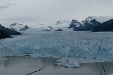 Güney Amerika 'daki Patagonya' daki buz sahasında muhteşem bir perito moreno glasier. Güney Amerika Arjantin ve Şili.