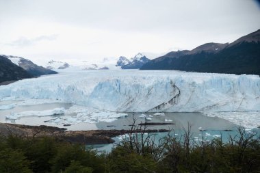 Güney Amerika 'daki Patagonya' daki buz sahasında muhteşem bir perito moreno glasier. Güney Amerika Arjantin ve Şili.